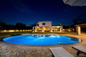 Villa Black White Dassia